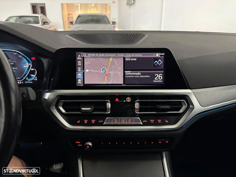 BMW 330 e Touring Pack M Auto - 19