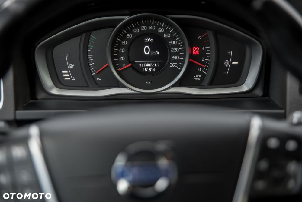 Volvo V60 D4 Summum - 25