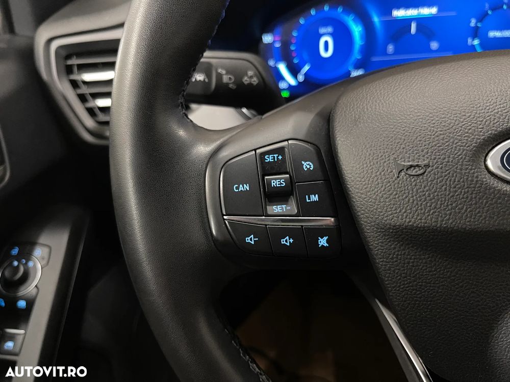 Ford Focus 1.0 EcoBoost 6MT MHEV Titanium - 22