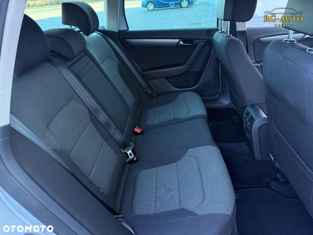 Volkswagen Passat - 29