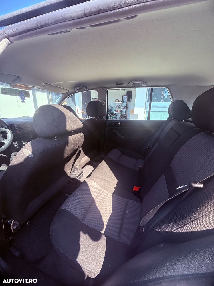 Volkswagen Golf - 6