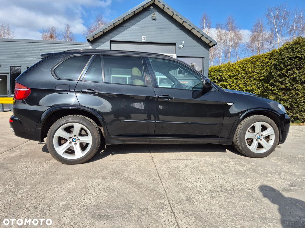 BMW X5 4.8i xDrive - 1