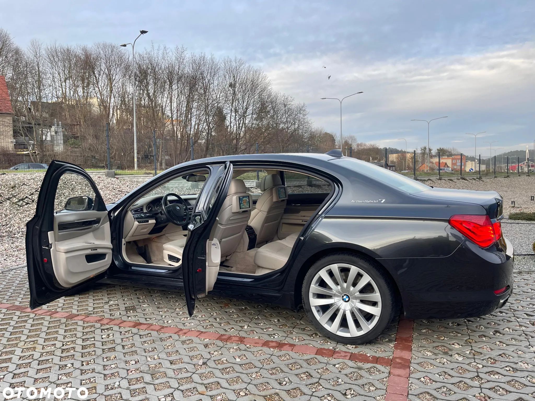 BMW Seria 7 750Li - 1