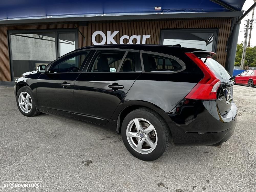 Volvo V60 2.0 D2 Momentum - 17