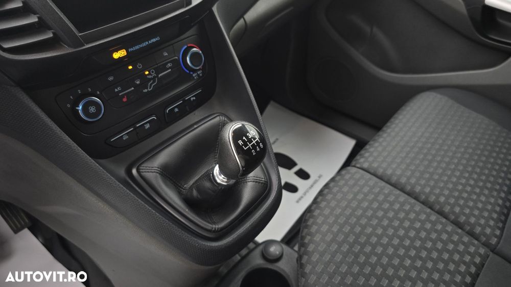 Ford Transit Connect - 17