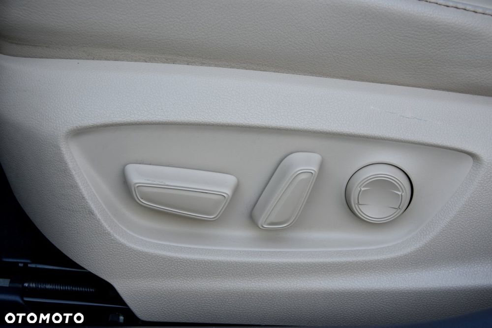 Toyota Camry 2.5 Hybrid Executive CVT - 39