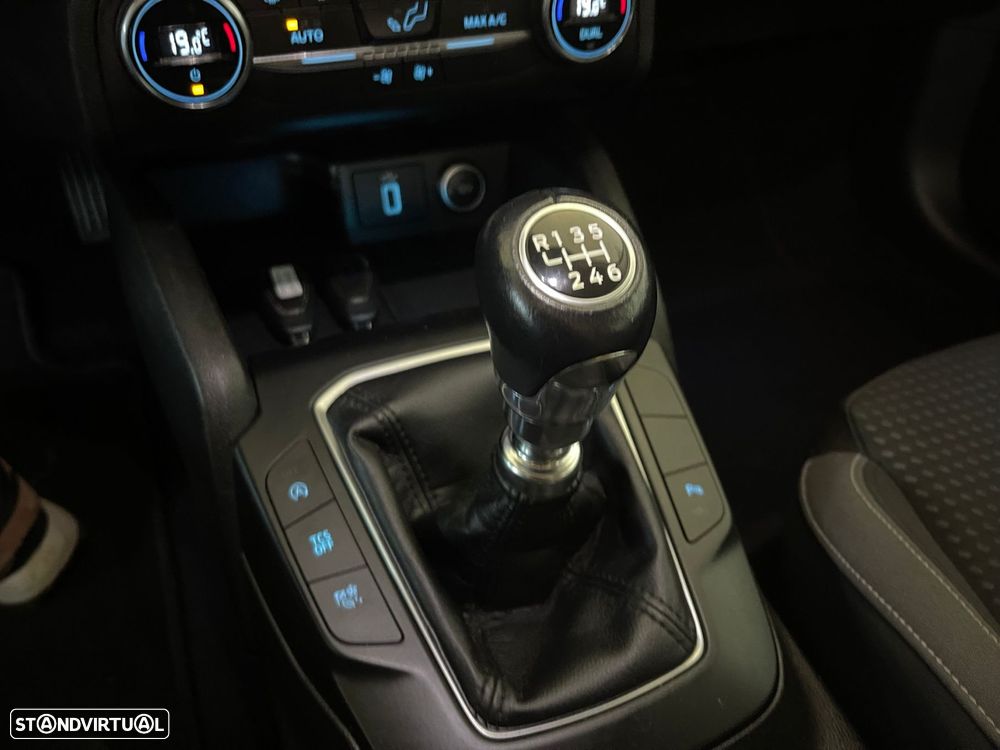 Ford Focus SW 1.5 TDCi EcoBlue Connected - 23