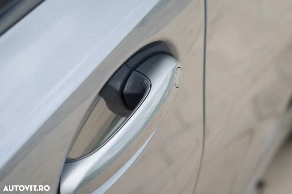 BMW Seria 3 330e Aut. M Sport - 35