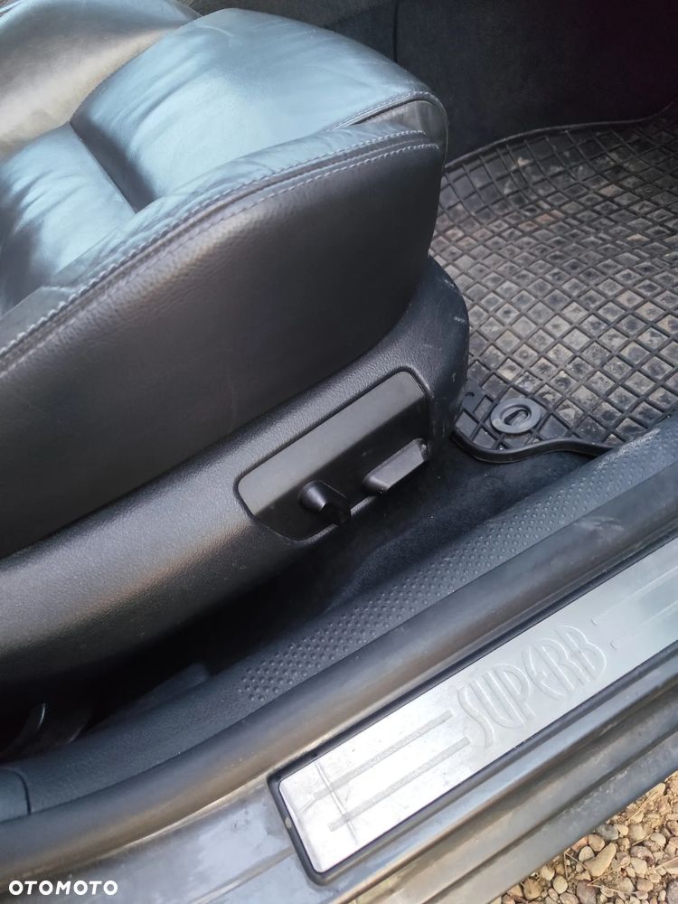 Skoda Superb 2.8 V6 Platinum - 34