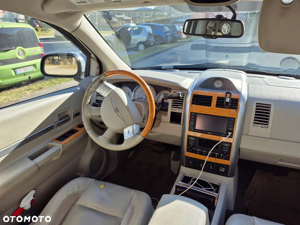 Chrysler Aspen - 4