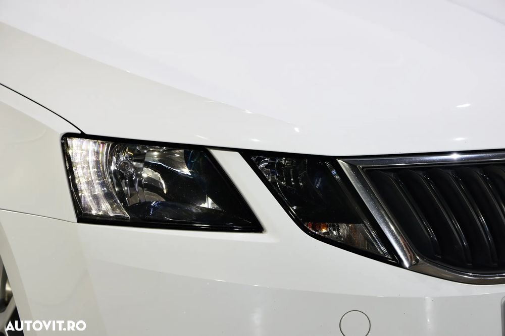 Skoda Octavia 1.6 TDI DSG Ambition - 36