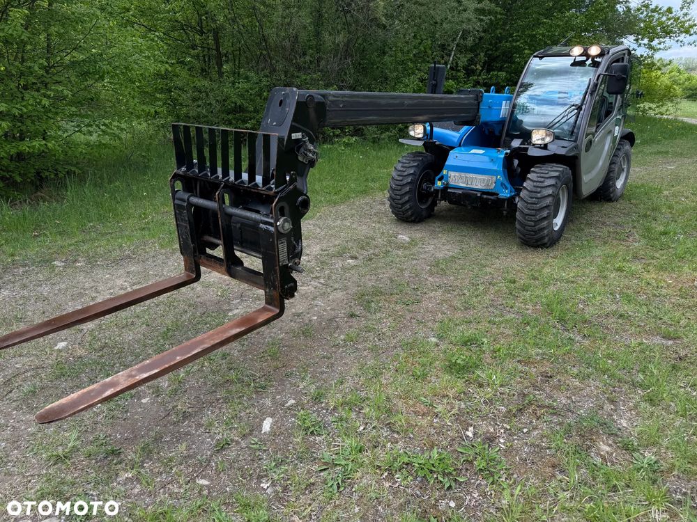 Manitou MT625H. Wersja COMFORT lepsza od Easy!! Ładowarka Teleskopowa 6 metrów Wysuw. Udźwig 2,5tony. Jak Nowa z Salonu. Pochodzi z Gospodarstwa Norweskiego! 2017rok. przebieg tylko 3200mtg. Silnik Kubota 4cyl. Mocny 80 Km. ZERO ZUŻYCIA ORYGINAŁ. Bez luzów i wycieków. Aktualna DEKRA BMWT. Mała Gabarytowo a Bardzo wydajna maszyna. Opony Nowe! Szybka wolna jazda. 3tryby skrętu! Zadbany sprzęt. Okazja - 11