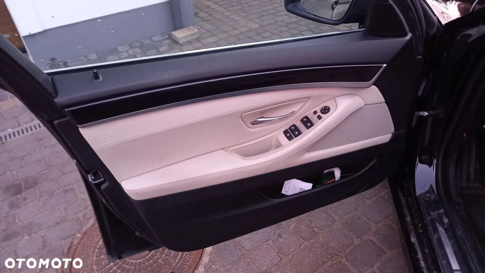 BMW Seria 5 518d - 17