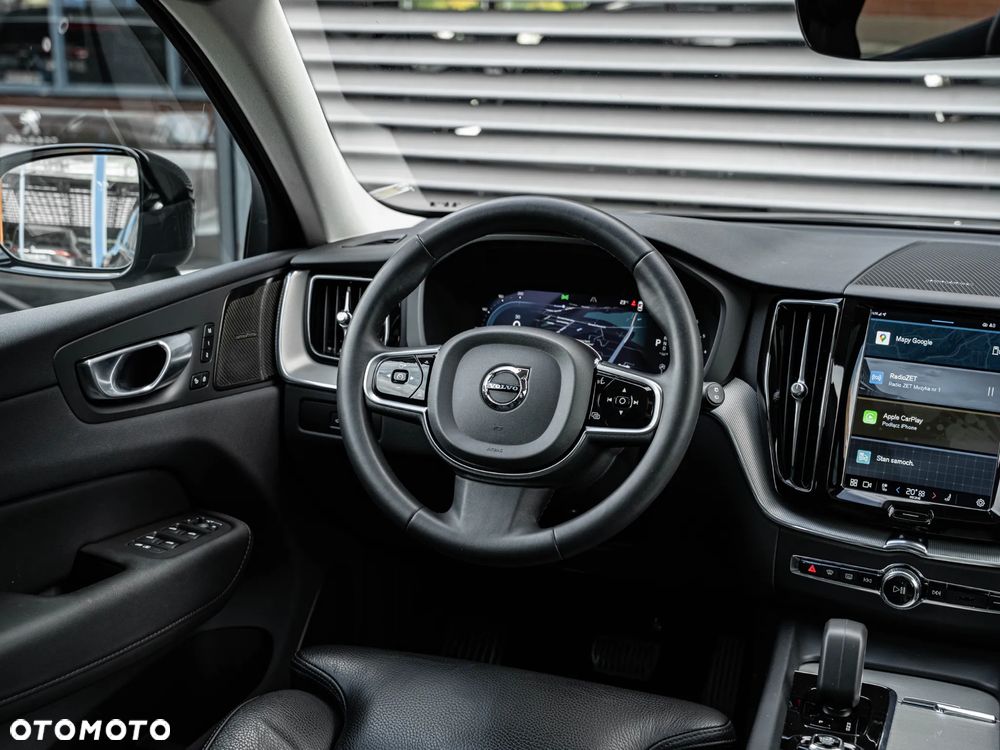 Volvo XC 60 B4 B Plus Dark - 32