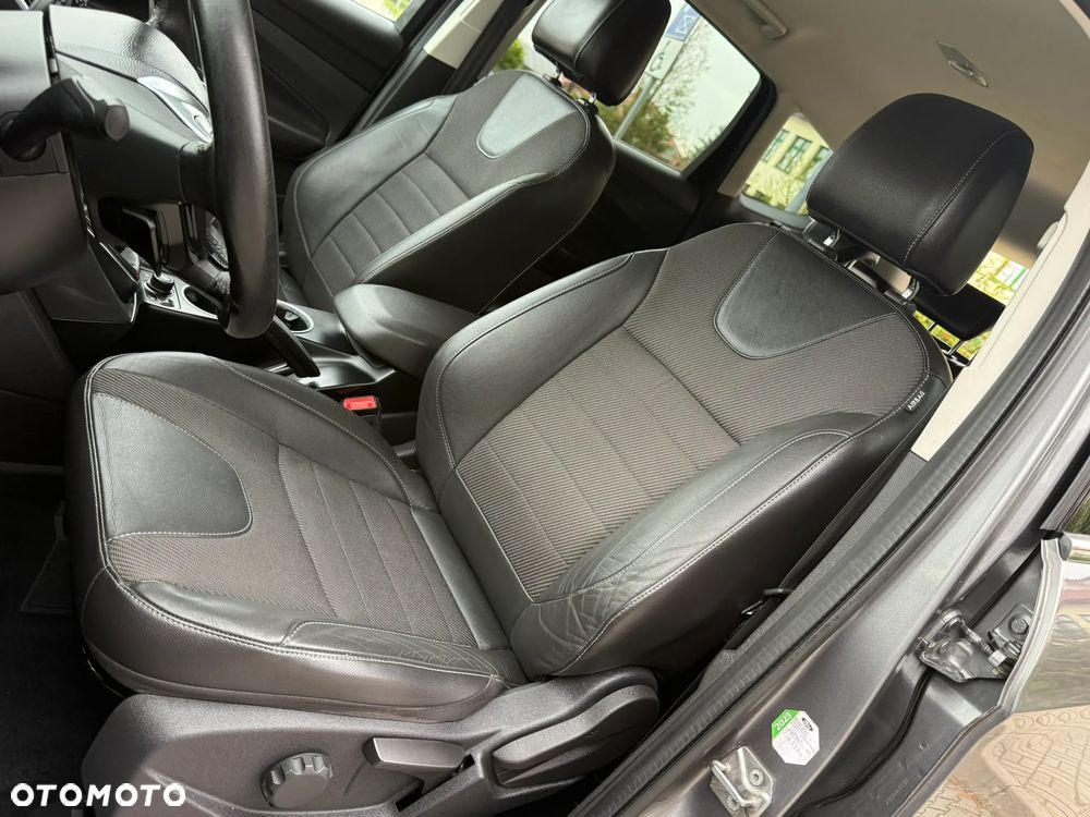 Ford Kuga 2.0 TDCi 4x4 Titanium - 27