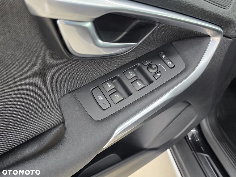 Volvo V40 D2 Momentum - 10