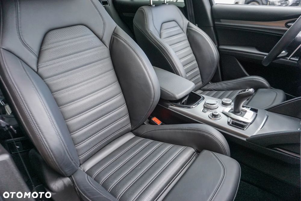 Alfa Romeo Stelvio 2.0 Turbo Veloce Q4 - 36