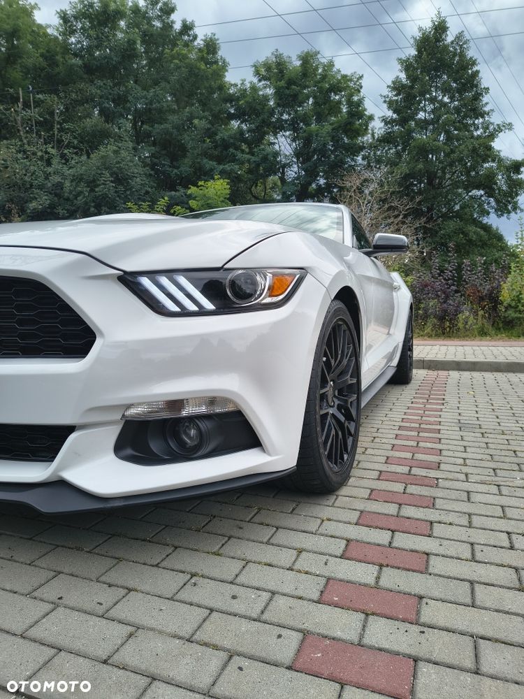 Ford Mustang - 4