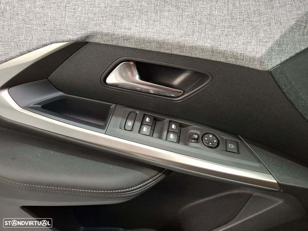 Peugeot 3008 1.2 Hybrid Allure e-DCS6 - 24