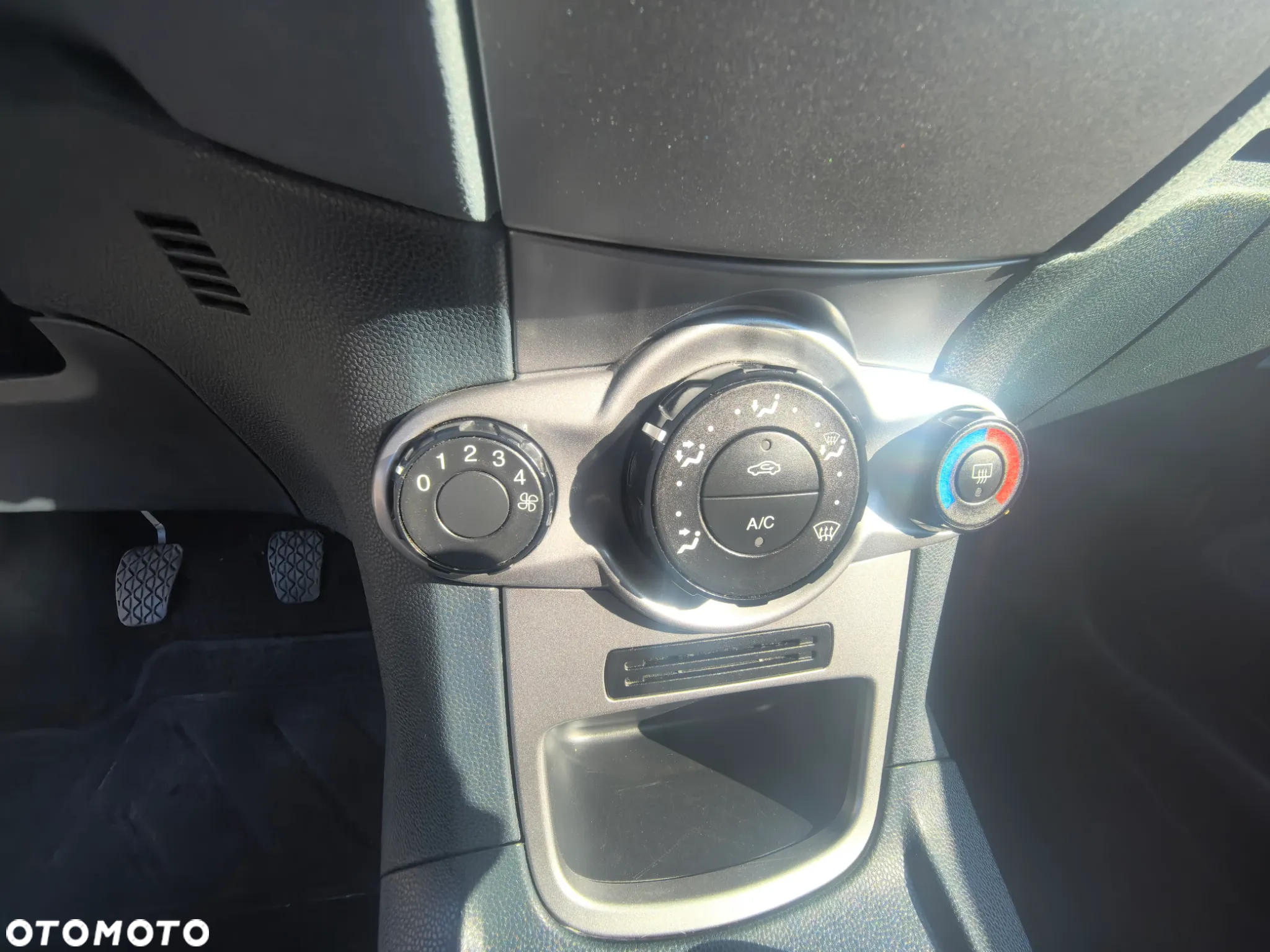 Ford Fiesta - 25
