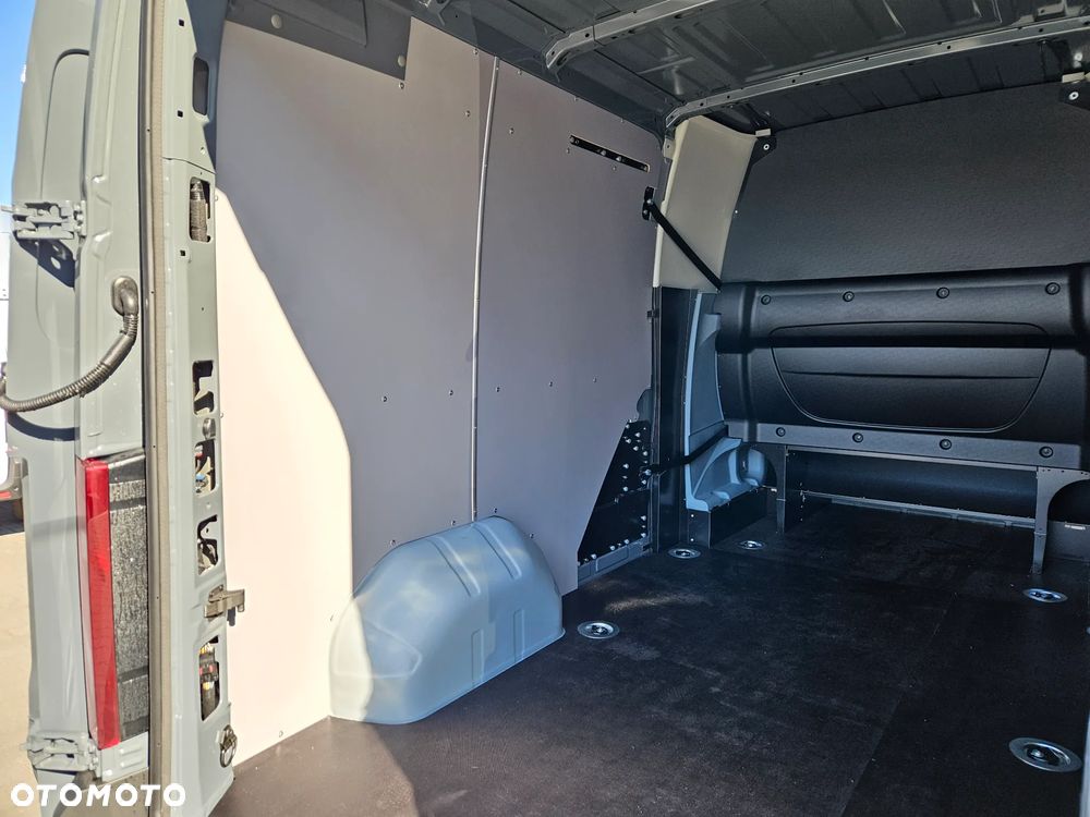 Renault nowy Master brygadówka Gruau L3H2 170KM - 10