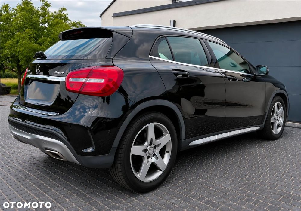 Mercedes-Benz GLA 250 4Matic 7G-DCT - 5
