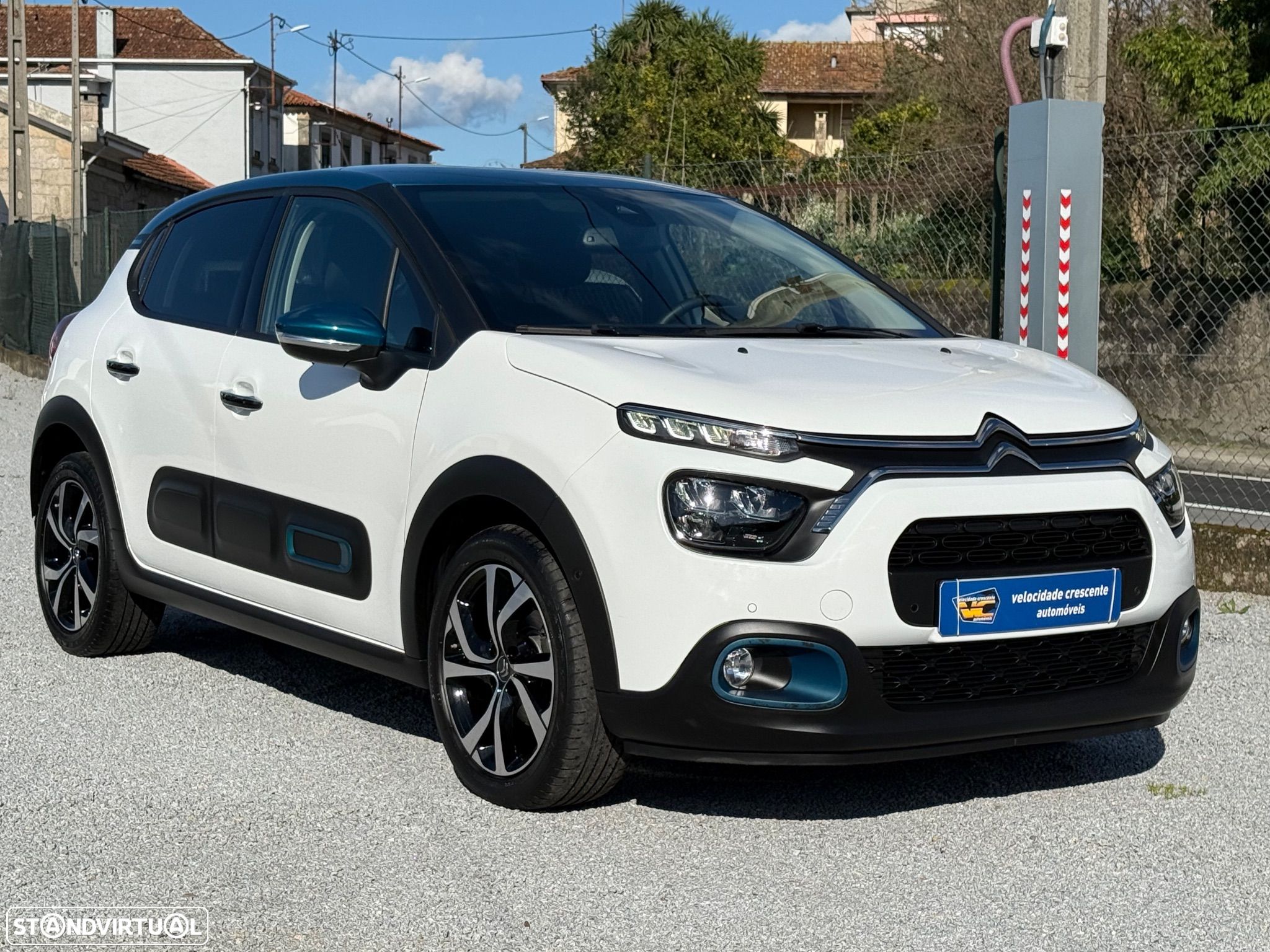 Citroën C3 1.2 PureTech Shine - 1