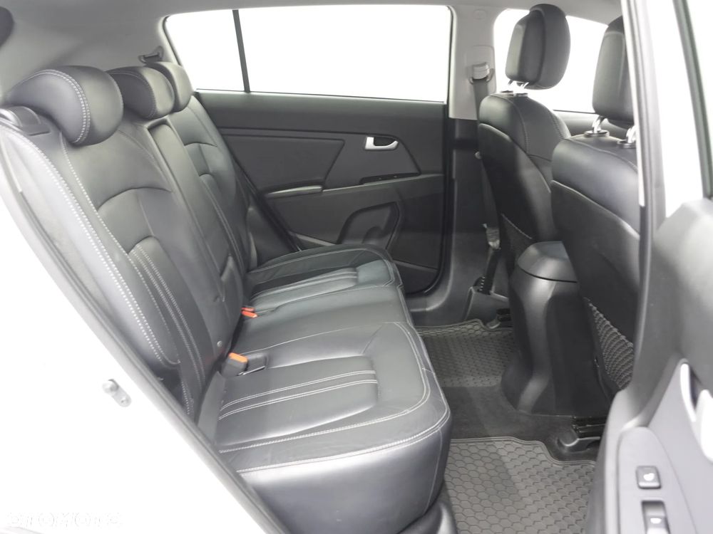 Kia Sportage 1.6 GDI 2WD ISG Dream-Team Edition - 23