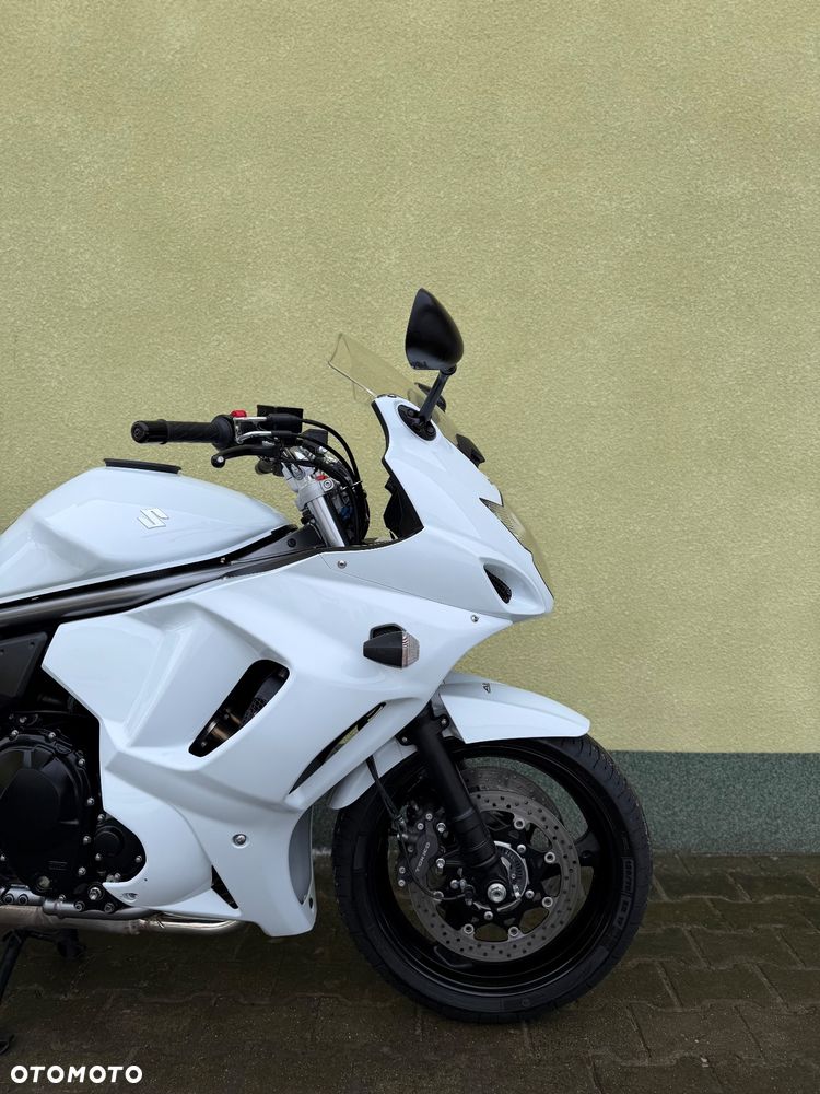 Suzuki GSX - 6