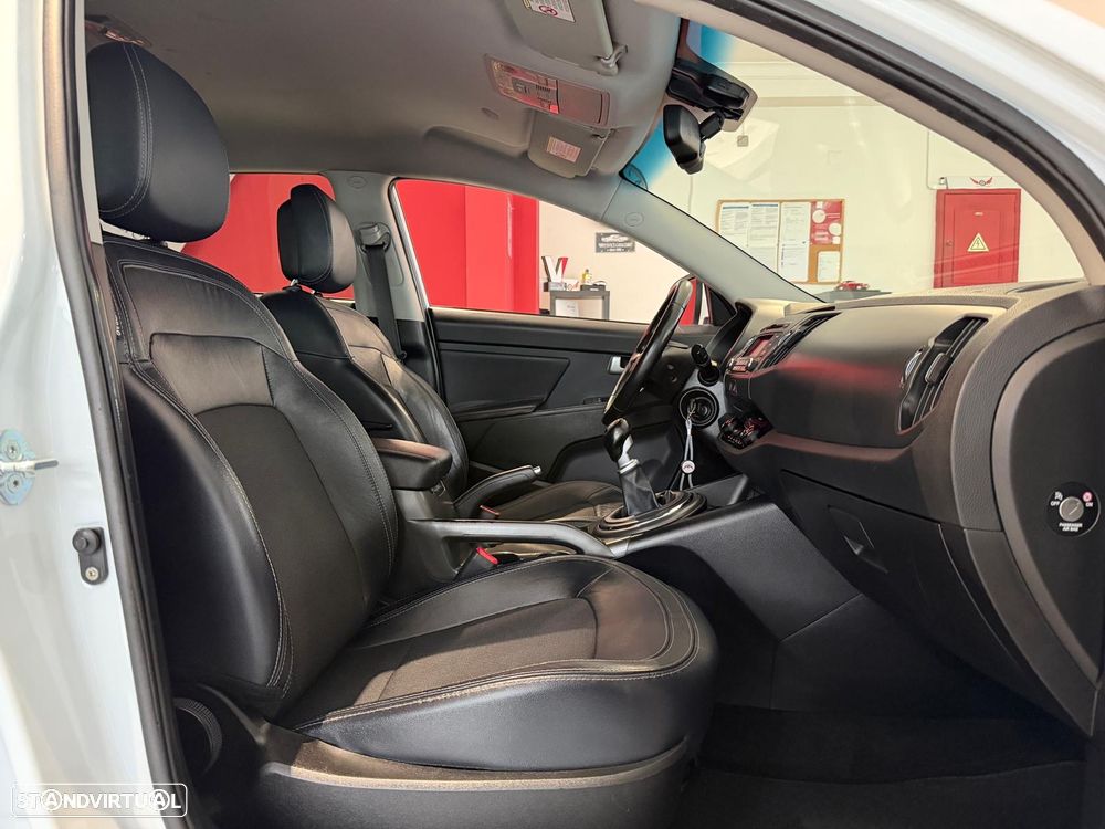 Kia Sportage 1.7 CRDI ISG More Edition - 9