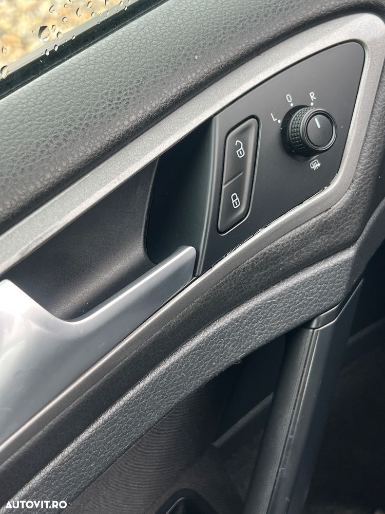 Volkswagen Golf 1.6 TDI BMT Comfortline - 23