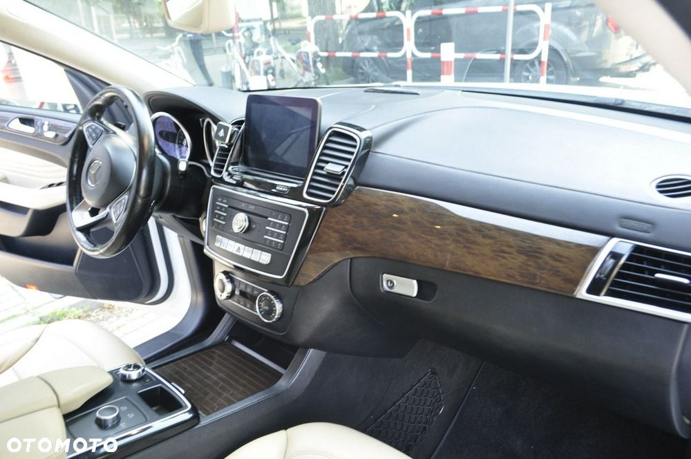 Mercedes-Benz GLE - 18