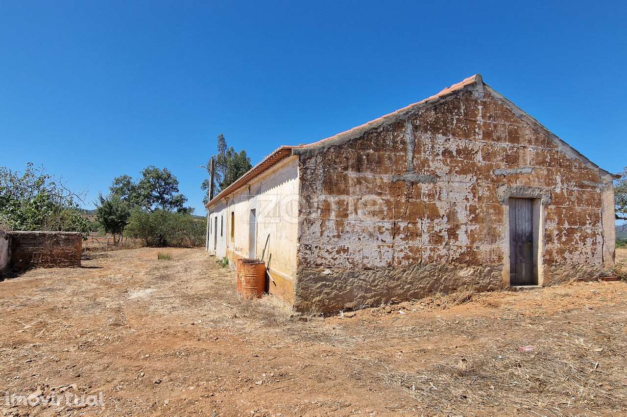 Moradia em ruína com terreno de 170.000m2 em Odemira - Grande imagem: 4/25
