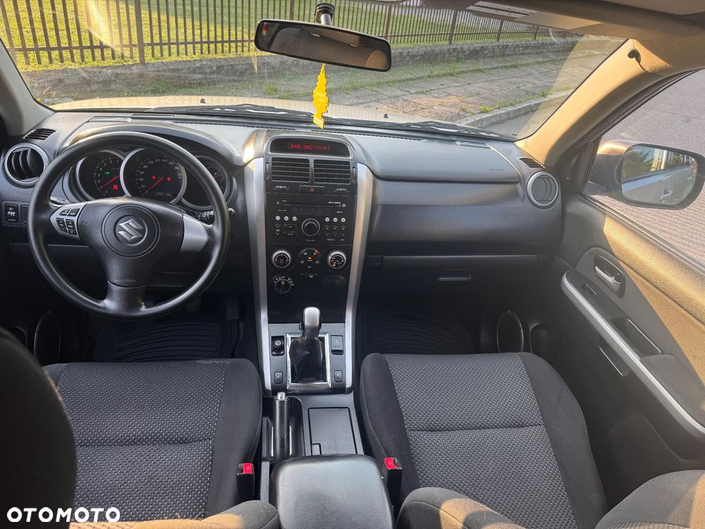 Suzuki Grand Vitara 2.0 - 19