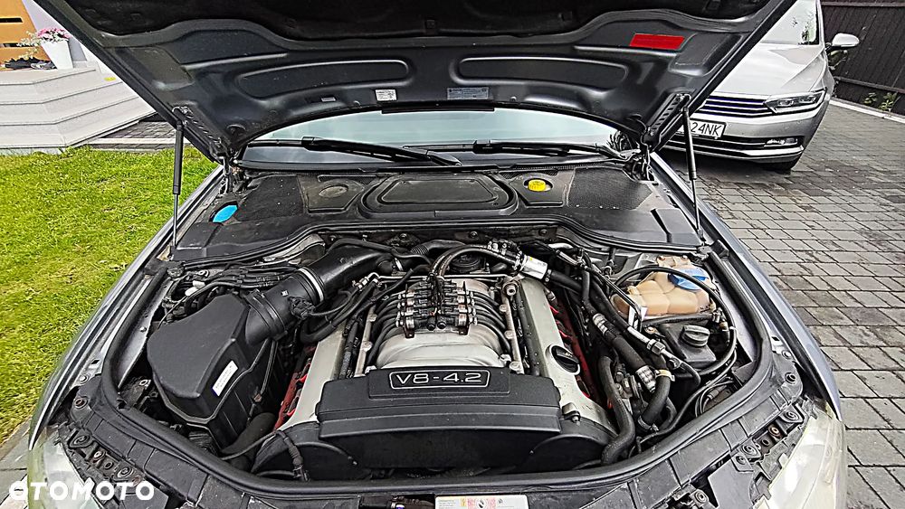 Audi A8 4.2 L Quattro - 23