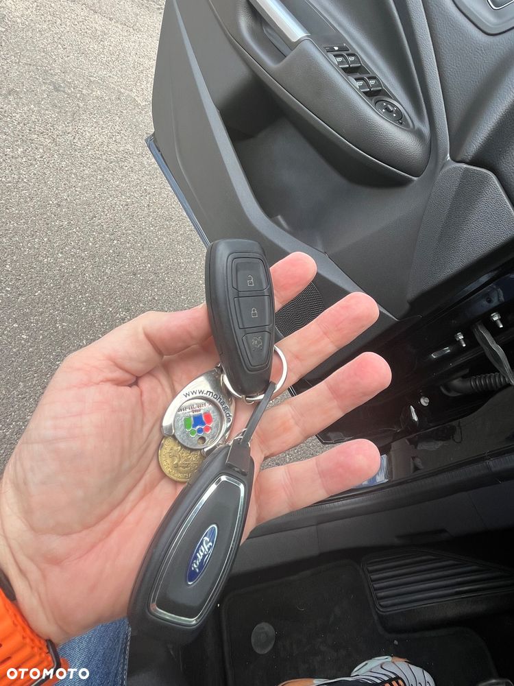 Ford Kuga 1.5 EcoBoost 2x4 Titanium - 24