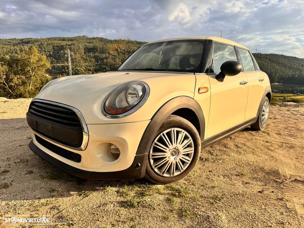 MINI 5 Portas Cooper D - 1