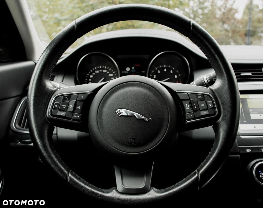 Jaguar E-Pace P250 AWD R-Dynamic S - 30