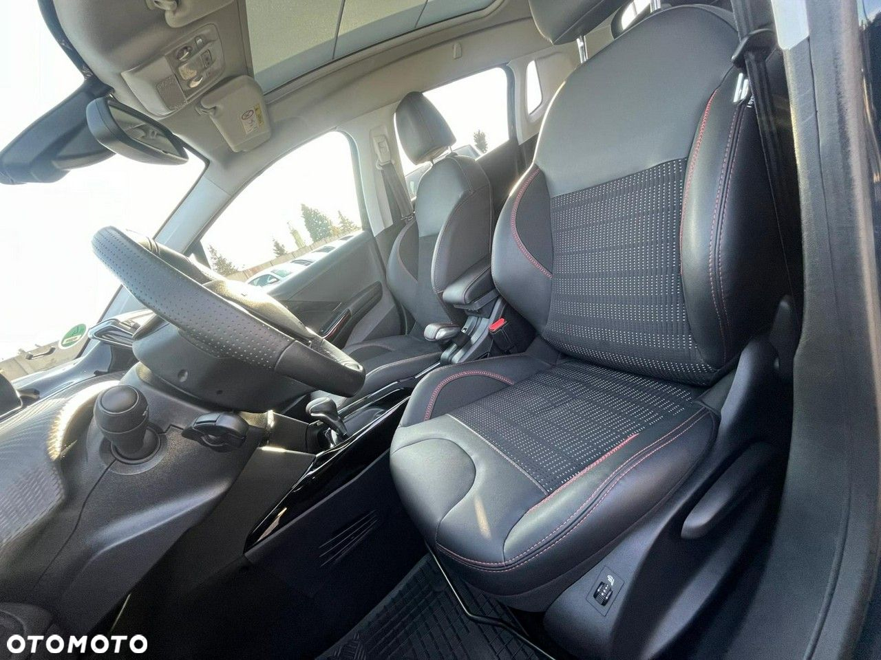 Peugeot 2008 PureTech 110 Stop&Start EAT6 GT-Line Edition - 29