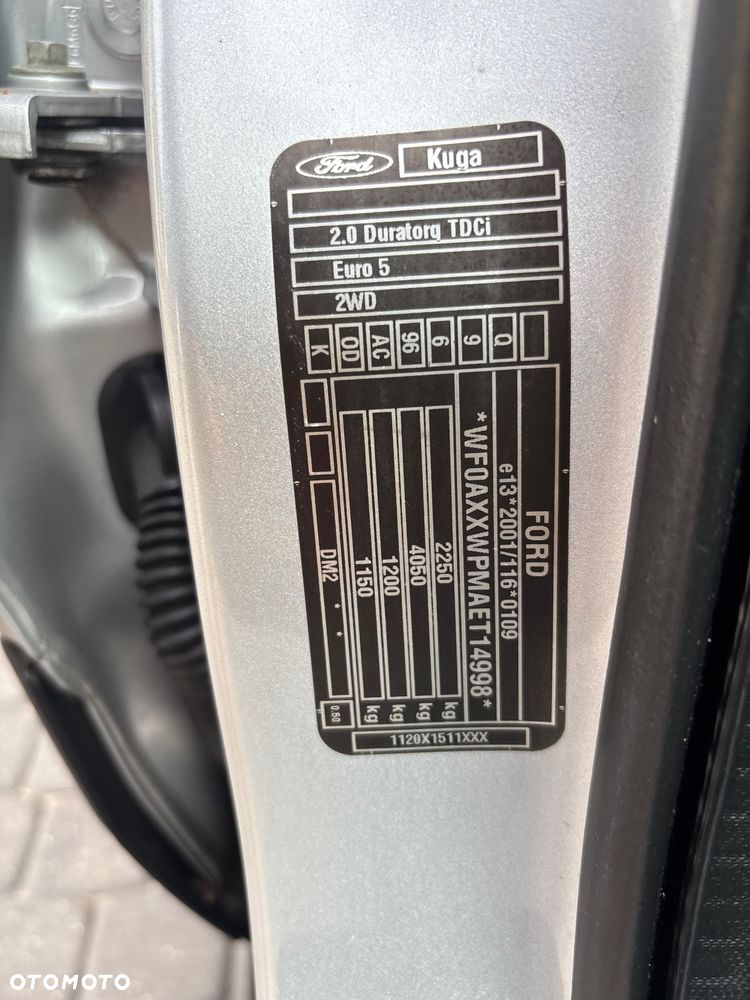 Ford Kuga 2.0 TDCi 2x4 Titanium - 32