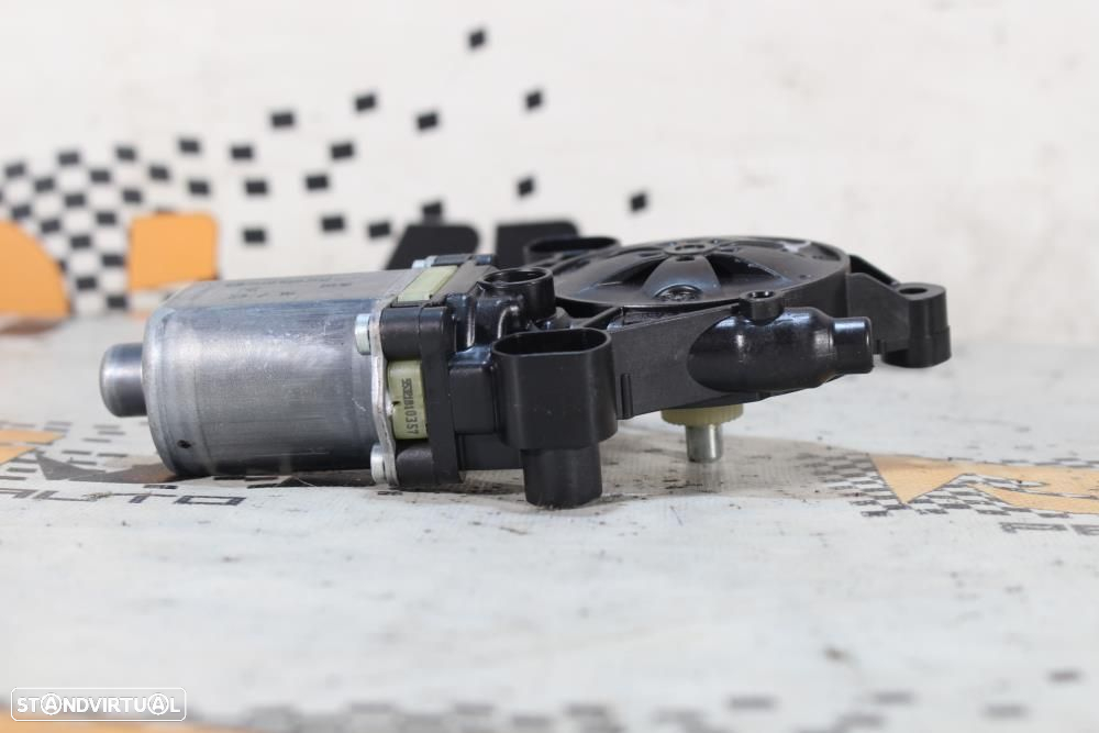 Motor Do Elevador De Vidro Frente Direito Seat Leon (5F1)  0130822718 - 5