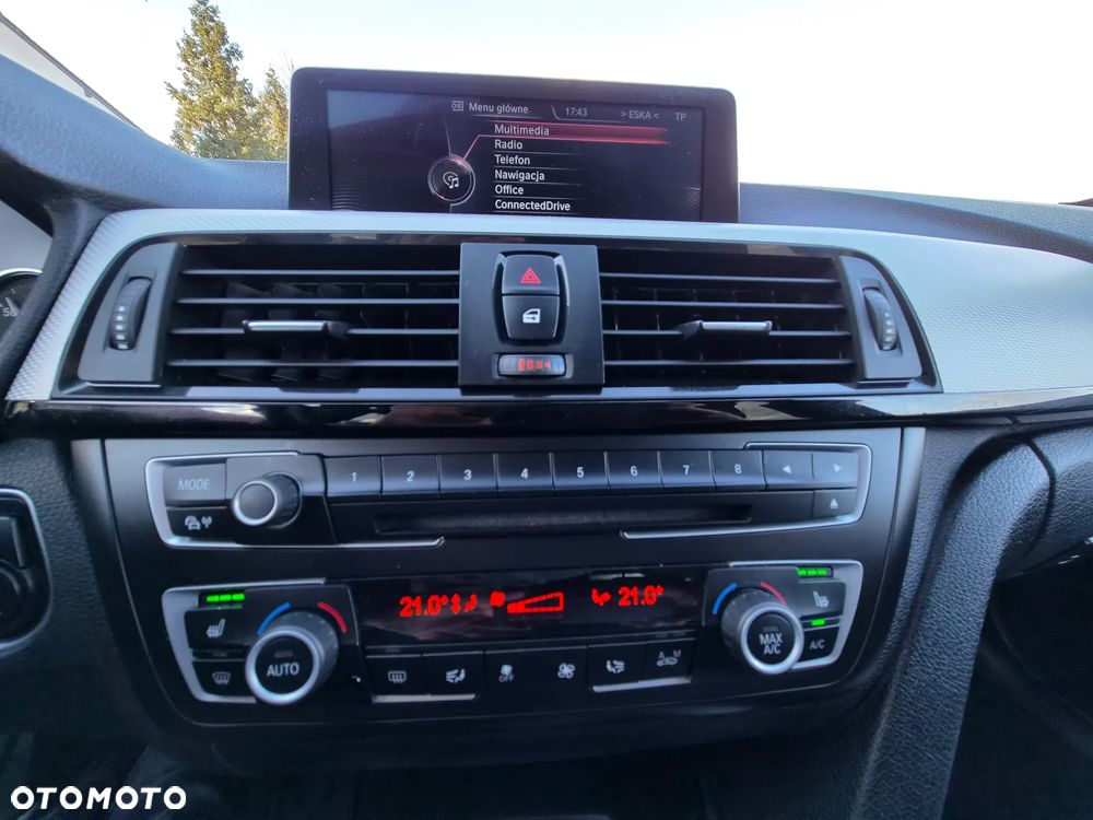 BMW Seria 3 320d xDrive Sport-Aut Sport Line - 34