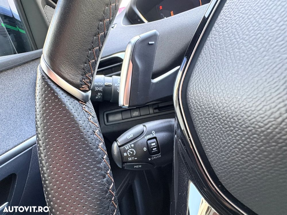 Peugeot 3008 1.2 PureTech 130 EAT8 GT - 17