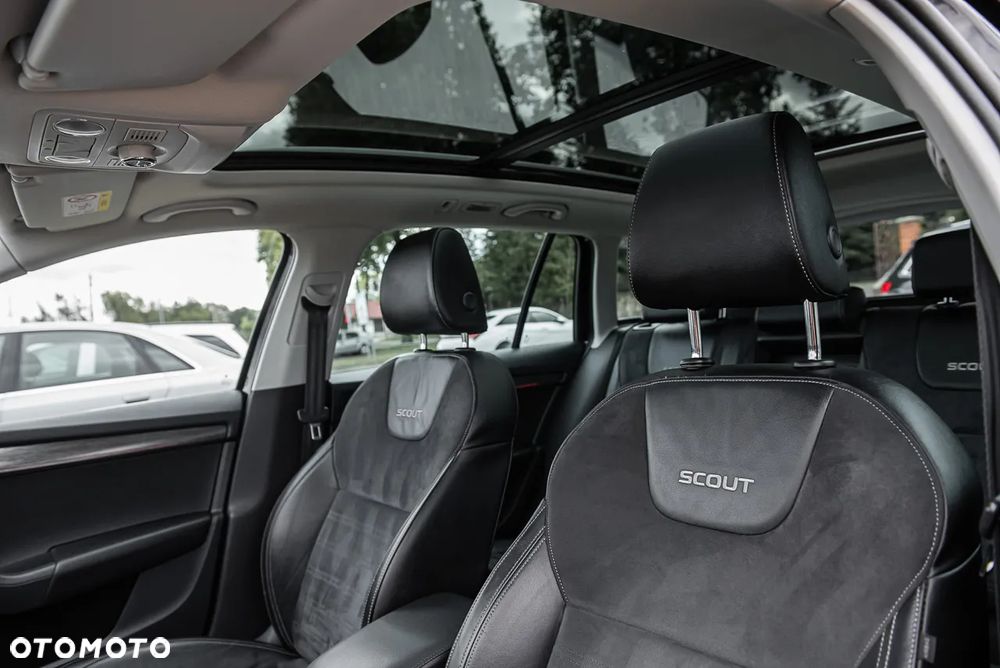 Skoda Octavia Scout 2.0 TDI 4x4 DSG - 23