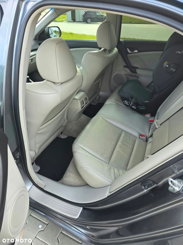 Honda Accord 2.0 Executive Nav - 34