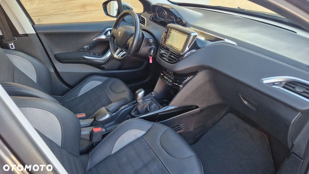 Peugeot 2008 1.6 BlueHDi Allure S&S - 14