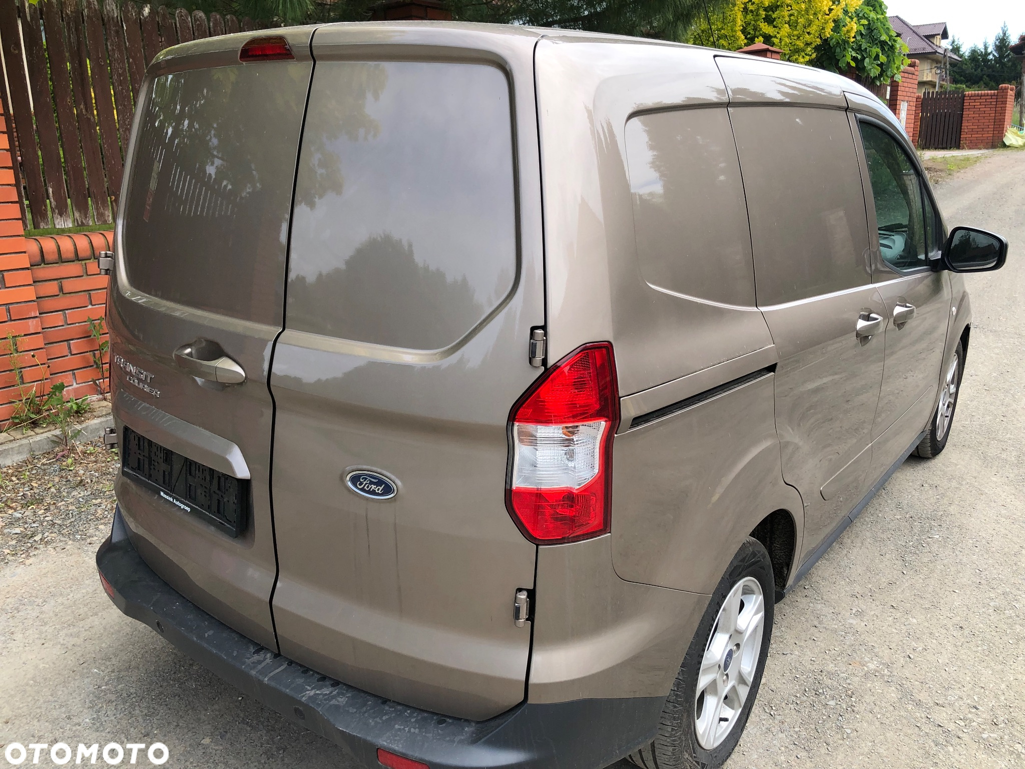 Ford Transit Courier - 4