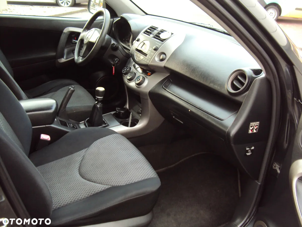 Toyota RAV4 2.2 D-4D 4x4 Sol - 4