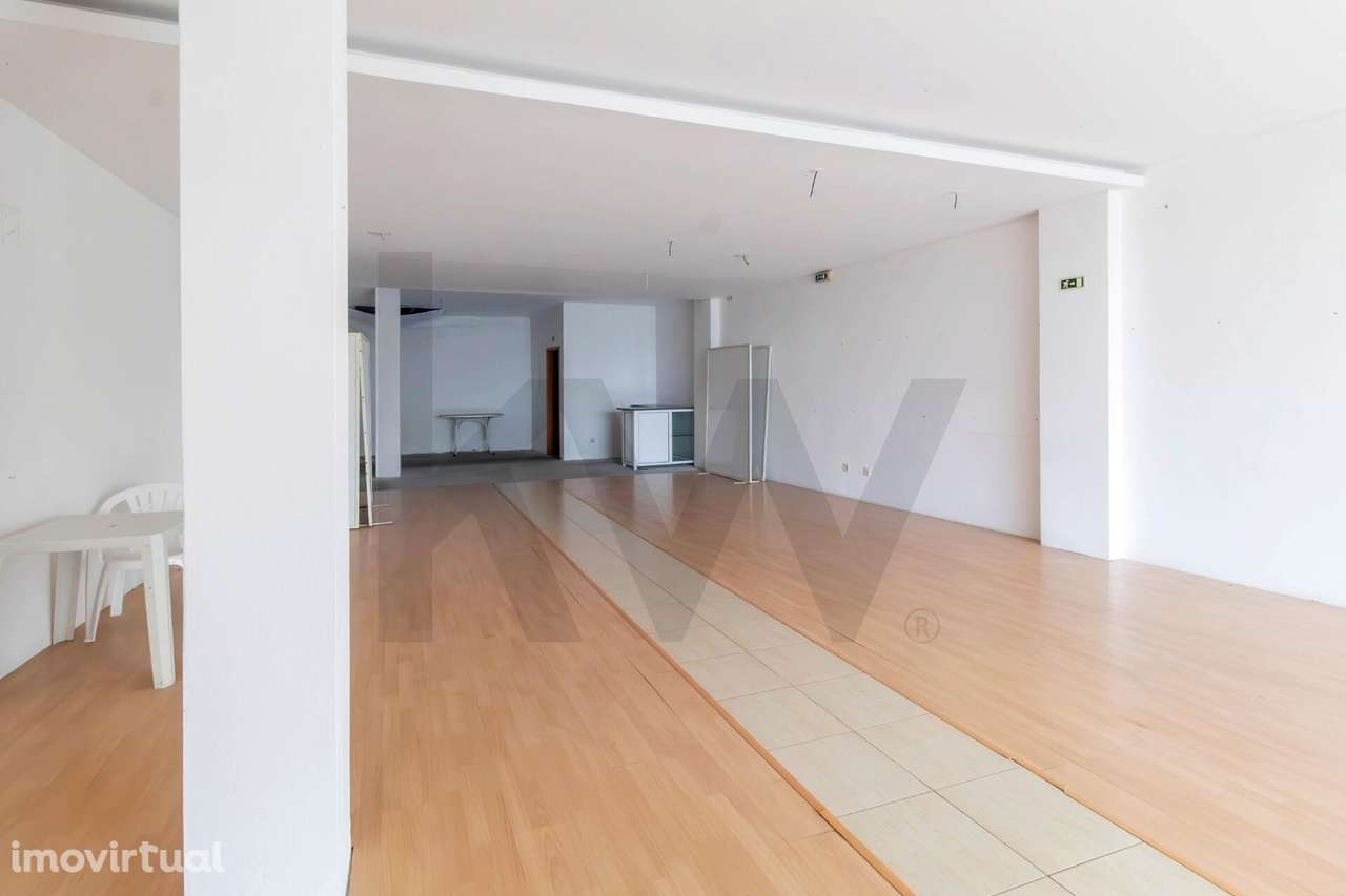 Loja térrea no centro de Canedo - Grande imagem: 4/19