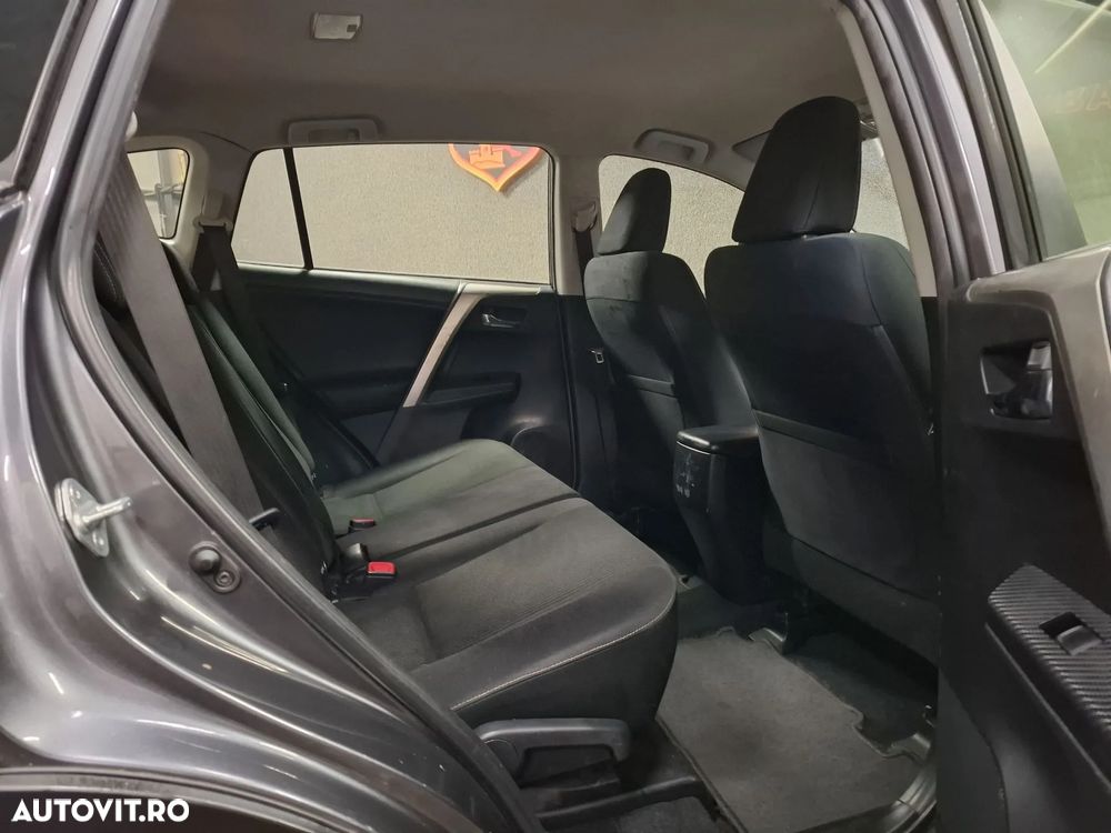 Toyota RAV4 - 10